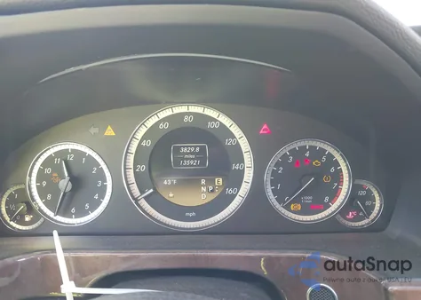 2012 Mercedes-Benz E 350 4Matic z USA, uszkodzony, nr VIN WDDHF8JB5CA622890